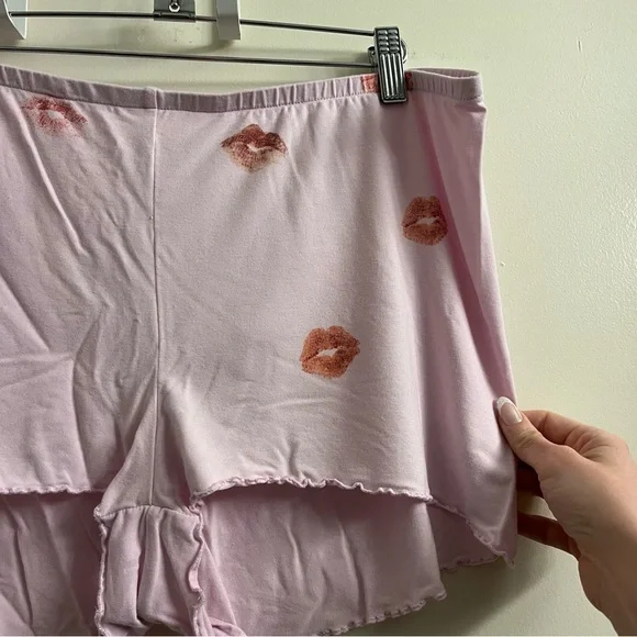 Skims Valentine’s Day Lipstick Sleep Shorts XL - Picture 6 of 12